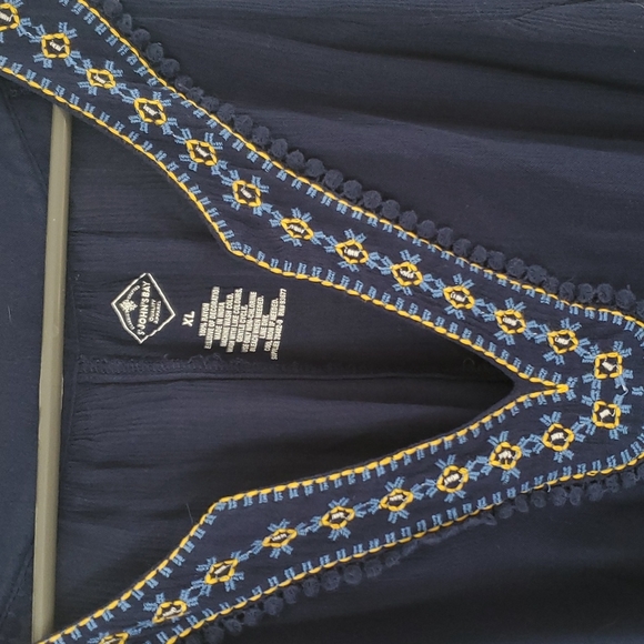 Top - Picture 2 of 4